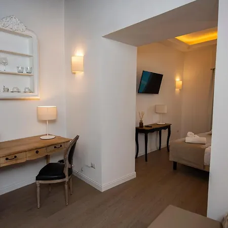 Domus Centro 4*
