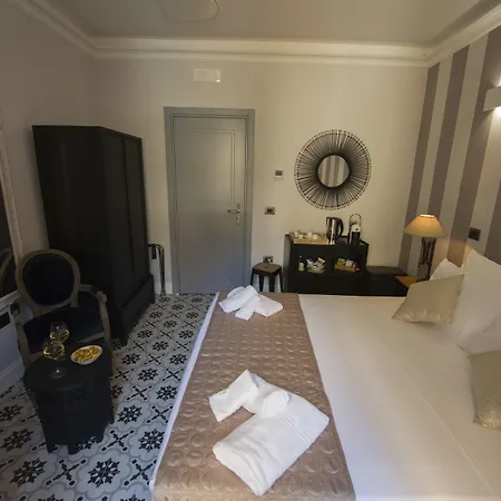 Domus Centro 4*