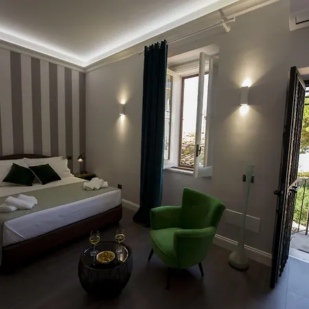 Domus Centro 4*