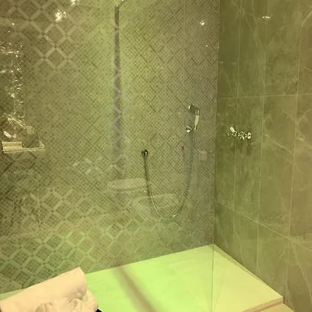 Domus Centro 4*