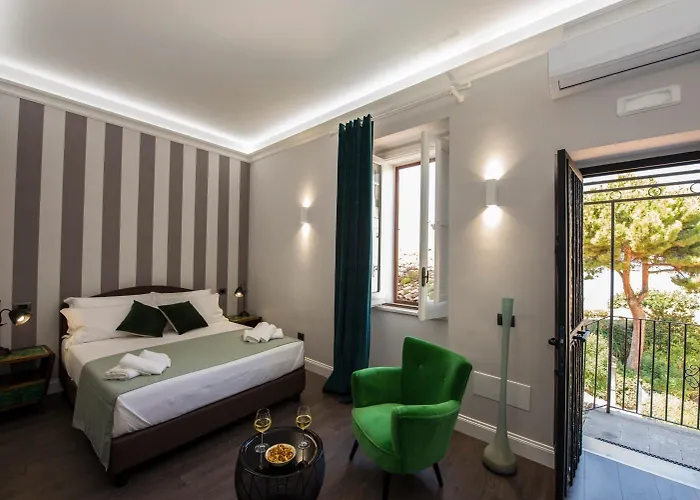 Guest house Domus Centro 4*